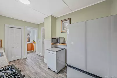 215 West Avenue, Patchogue, NY 11772 - Photo 21