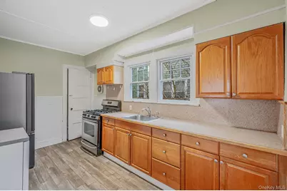 215 West Avenue, Patchogue, NY 11772 - Photo 19