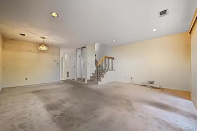 132 Laurel Lane, Wantagh, NY 11793 - Photo 13