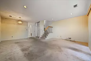 132 Laurel Ln, Wantagh, NY 11793 - Photo 13