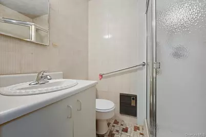 132 Laurel Lane, Wantagh, NY 11793 - Photo 27