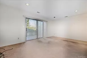 132 Laurel Ln, Wantagh, NY 11793 - Photo 15