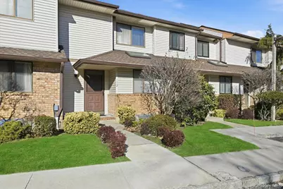 132 Laurel Lane, Wantagh, NY 11793 - Photo 3