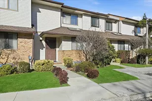 132 Laurel Ln, Wantagh, NY 11793 - Photo 3