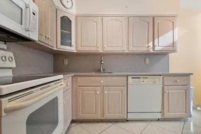 132 Laurel Lane, Wantagh, NY 11793 - Photo 9