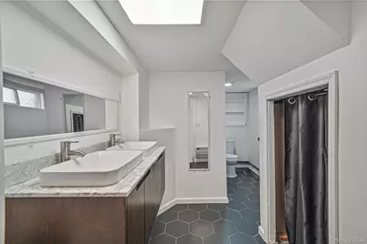 189 Oak Street, West Hempstead, NY 11552 - Photo 15