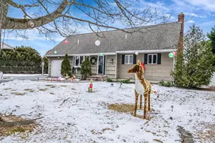 38 Camille Ln, Patchogue, NY 11772 - Photo 3