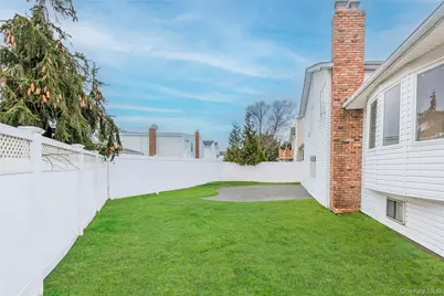 2686 Frances Street, Bellmore, NY 11710 - Photo 37