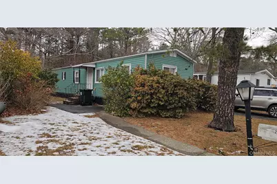 525 Riverleigh Avenue #206, Riverhead, NY 11901 - Photo 1