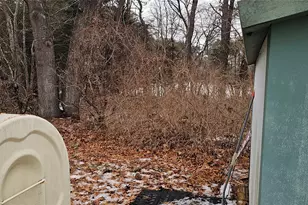 525 Riverleigh Ave, Riverhead, NY 11901 - Photo 7