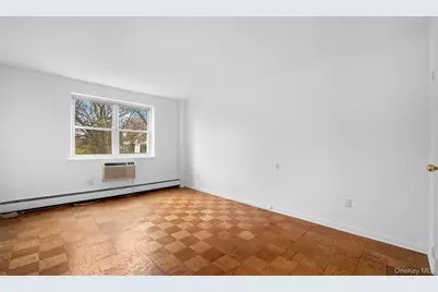 10 Ipswich Avenue #4M, Great Neck, NY 11021 - Photo 15