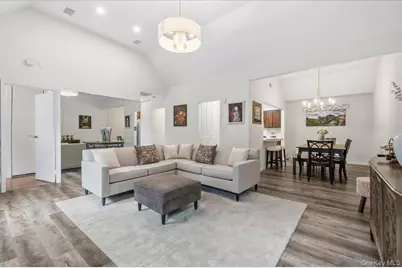 22 So. Gate Circle, Massapequa Park, NY 11762 - Photo 5