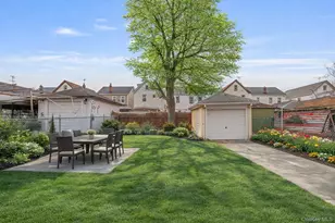 90-20 205th St, Hollis, NY 11423 - Photo 9