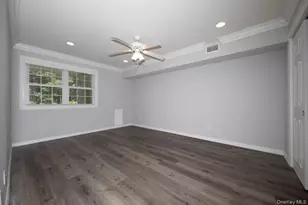 302 Tudor Ln, Middle Island, NY 11953 - Photo 7