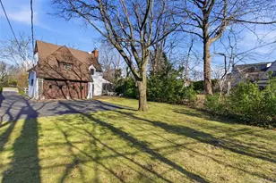 54 Summit Dr, Manhasset, NY 11030 - Photo 19