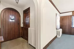 54 Summit Dr, Manhasset, NY 11030 - Photo 3