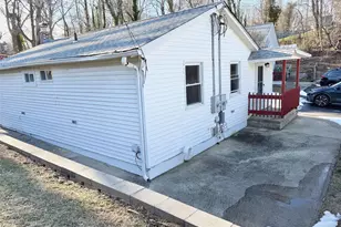 188 Hallock Landing Rd, Rocky Point, NY 11778 - Photo 15