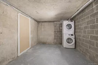 4077 Ely Avenue, Bronx, NY 10466 - Photo 17