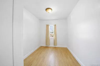 4077 Ely Avenue, Bronx, NY 10466 - Photo 11