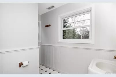 9 Helens Lane, Southampton, NY 11968 - Photo 23