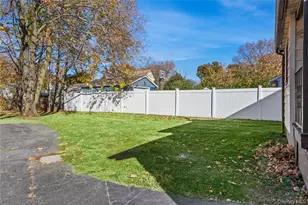 63 Railroad St, Huntington Station, NY 11746 - Photo 15