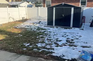 137-15 220th Pl, Springfield Gardens, NY 11413 - Photo 3