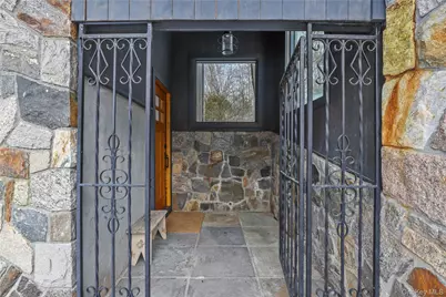 600 Cantitoe Street #Carriage House, Bedford, NY 10506 - Photo 3