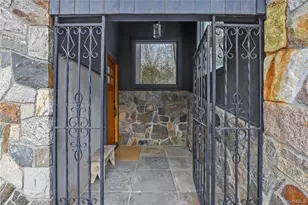 600 Cantitoe St, Bedford, NY 10506 - Photo 3