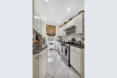 24 Hamilton Place #F-1, Garden City, NY 11530 - Photo 11