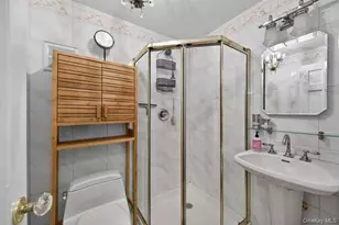 24 Hamilton Pl, Garden City, NY 11530 - Photo 15