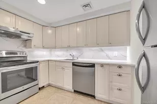 100 Cutter Mill Rd, Great Neck, NY 11021 - Photo 3