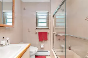 51-10 Douglaston Pkwy, Douglaston, NY 11362 - Photo 15