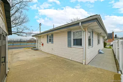 481 Leonard Boulevard, New Hyde Park, NY 11040 - Photo 5