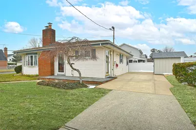 481 Leonard Boulevard, New Hyde Park, NY 11040 - Photo 3