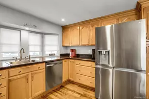 58 Valley Forge Dr, Bohemia, NY 11716 - Photo 9