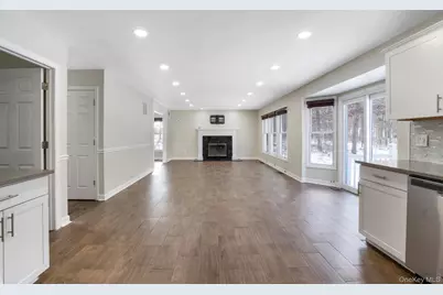 400 Eastport Manor Road, Manorville, NY 11949 - Photo 9