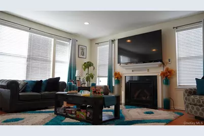 1402 Hawthorn Way, New Windsor, NY 12553 - Photo 5