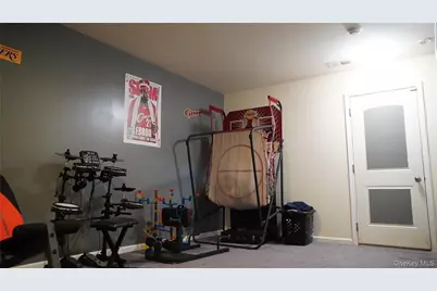 1402 Hawthorn Way, New Windsor, NY 12553 - Photo 23