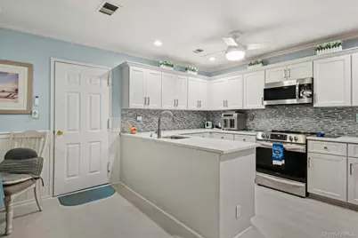 16 Hampshire Court, Holbrook, NY 11741 - Photo 11