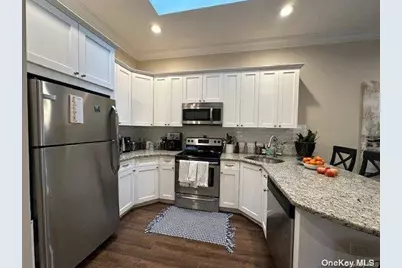 50-3K Stewart Avenue #3K, Huntington, NY 11743 - Photo 3