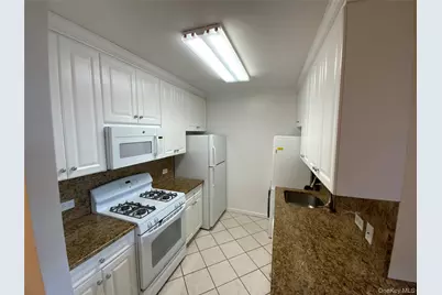 27110 Grand Central Parkway #5M, Floral Park, NY 11005 - Photo 9