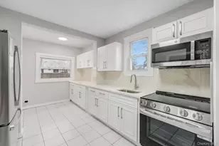 33 Willow Ave, Freeport, NY 11520 - Photo 7