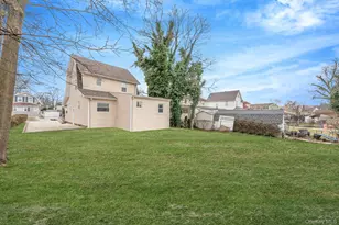 33 Willow Ave, Freeport, NY 11520 - Photo 21