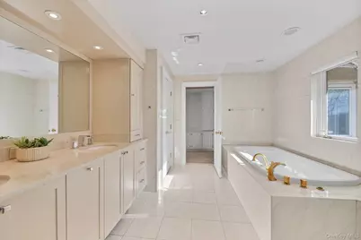 10 Clover Drive, Great Neck, NY 11021 - Photo 15