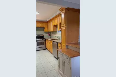 915 N 7th Street, New Hyde Park, NY 11040 - Photo 3