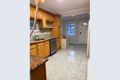 915 N 7th Street, New Hyde Park, NY 11040 - Photo 5