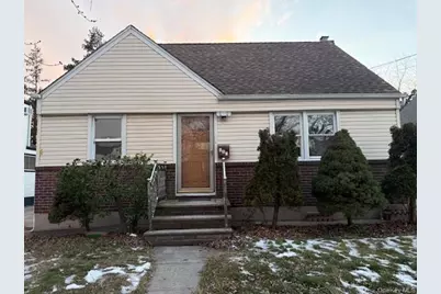 915 N 7th Street, New Hyde Park, NY 11040 - Photo 1