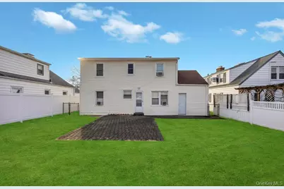 88 Krug Place, Mineola, NY 11501 - Photo 3