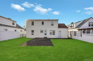 88 Krug Pl, Mineola, NY 11501 - Photo 3