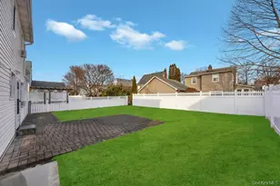 88 Krug Pl, Mineola, NY 11501 - Photo 17